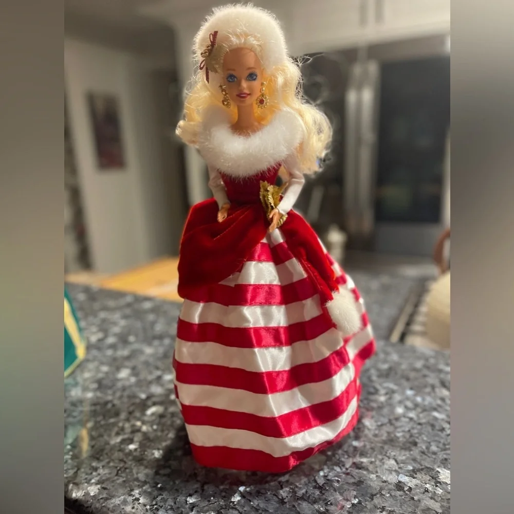 Barbies-Peppermint and Evergreen princess Barbies Dolls winter Collection 1994